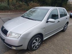 Silber Gebraucht 2002 Skoda Fabia Elegance Limousine | 2.500 € (Etwas zu teuer)