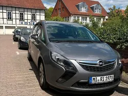 Grau Gebraucht 2015 Opel Zafira Tourer Van / Kleinbus | 8.000 € (Fairer Preis)