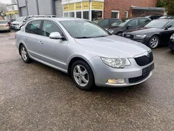 Brilliantsilber metallic Gebraucht 2012 Skoda Superb Ambition Limousine | 6.200 € (Superpreis)