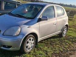 Silber Gebraucht 2005 Toyota Yaris Limousine | 1.800 € (Guter Preis)