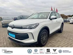 Oryxweiß perlmutteffekt Gebraucht 2024 VW Tiguan Life SUV | 39.999 € (Teuer)