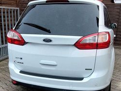 Weiß Gebraucht 2016 Ford C-MAX Van / Kleinbus | 11.000 € (Teuer)