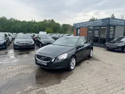 Grau Gebraucht 2013 Volvo V60 Momentum Kombi | 6.990 € (Fairer Preis)