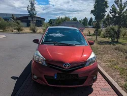 Rot Gebraucht 2011 Toyota Yaris Kleinwagen | 6.800 € (Teuer)
