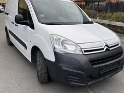 Weiß Gebraucht 2016 Citroën Berlingo Van / Kleinbus | 7.999 € (Guter Preis)
