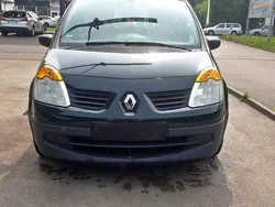Grün Gebraucht 2006 Renault Modus Van / Kleinbus | 1.550 €
