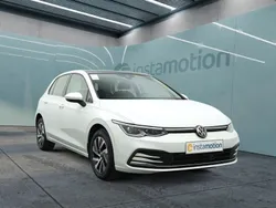 Weiß Gebraucht 2021 VW Golf VIII Style Limousine | 24.599 € (Fairer Preis)