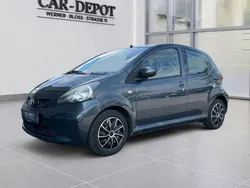 Grau Gebraucht 2007 Toyota Aygo City Kleinwagen | 1.999 € (Etwas zu teuer)