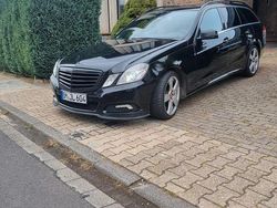 Schwarz Gebraucht 2010 Mercedes E250 Avantgarde Kombi | 5.300 €