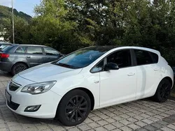 Weiß Gebraucht 2010 Opel Astra Limousine | 3.000 € (Guter Preis)