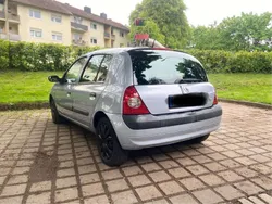 Blau Gebraucht 2005 Renault Clio II Kleinwagen | 1.850 €