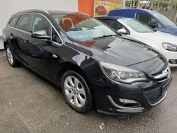 Schwarz Gebraucht 2015 Opel Astra Exklusiv Kombi | 5.900 € (Guter Preis)
