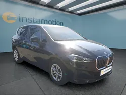 Schwarz Gebraucht 2023 BMW 218 Active Tourer Van / Kleinbus | 28.699 € (Fairer Preis)