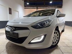 Weiß Gebraucht 2013 Hyundai i30 Classic Limousine | 3.790 € (Fairer Preis)