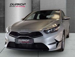 (kcs) sparklingsilber met. Gebraucht 2024 Kia Ceed Comfort Kleinwagen | 22.590 €