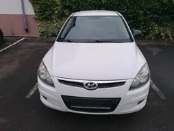 Weiß Gebraucht 2009 Hyundai i30 Comfort Limousine | 3.300 € (Fairer Preis)