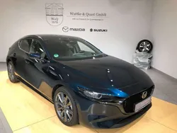 Deep crystal blue Gebraucht 2024 Mazda 3 Exclusive-Line Limousine | 25.950 € (Guter Preis)
