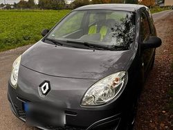 Grau Gebraucht 2016 Renault Twingo Kleinwagen | 2.800 €