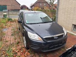 Grau Gebraucht 2010 Ford Focus Limousine | 1.450 € (Superpreis)