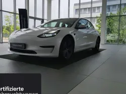 Weiß Gebraucht 2021 Tesla Model 3 Long Range Limousine | 27.600 € (Etwas zu teuer)
