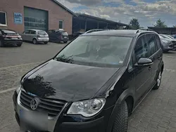 Schwarz Gebraucht 2010 VW Touran Cross Van / Kleinbus | 8.500 € (Fairer Preis)
