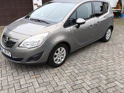 Grau Gebraucht 2011 Opel Meriva Van | 3.998 € (Fairer Preis)