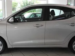 Sleek silver / met Gebraucht 2022 Hyundai i10 Trend Kleinwagen | 12.990 € (Fairer Preis)