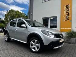 Grau Gebraucht 2012 Dacia Sandero Stepway Kleinwagen | 3.885 € (Fairer Preis)