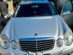 Silber Gebraucht 2007 Mercedes 220 Avantgarde Kombi | 4.600 €