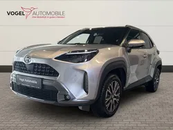 Shimmering silver metallic Gebraucht 2021 Toyota Yaris Hybrid Advance | 25.870 € (Guter Preis)