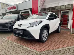 Schneeweiß Gebraucht 2025 Toyota Aygo Business Edition Kleinwagen | 18.490 € (Etwas zu teuer)