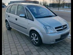 Grau Gebraucht 2004 Opel Meriva Van / Kleinbus | 2.300 €
