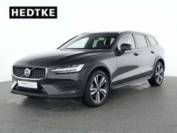 Grau Gebraucht 2023 Volvo V60 CC Plus Kombi | 40.990 € (Fairer Preis)