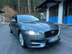 Grau Gebraucht 2017 Jaguar XF Limousine | 18.450 € (Teuer)
