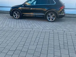 Schwarz Gebraucht 2016 VW Tiguan R-line SUV | 20.999 € (Fairer Preis)