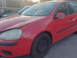 Rot Gebraucht 2006 VW Golf Limousine | 700 € (Etwas zu teuer)