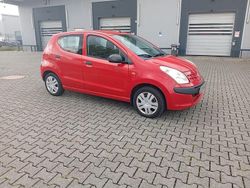 Rot Gebraucht 2009 Nissan Pixo Visia Kleinwagen | 1.399 € (Etwas zu teuer)