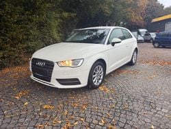 Weiß Gebraucht 2012 Audi A3 Attraction Limousine | 5.500 € (Guter Preis)