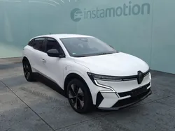 Weiß Gebraucht 2022 Renault Mégane Equilibre Limousine | 26.488 € (Fairer Preis)