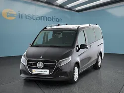 Schwarz Gebraucht 2024 Mercedes V220 Van / Kleinbus | 65.449 €