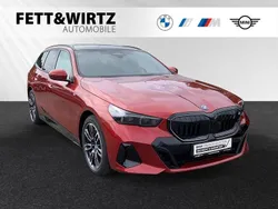 Fire red metallic Gebraucht 2024 BMW i5 M Sport Limousine | 59.900 €