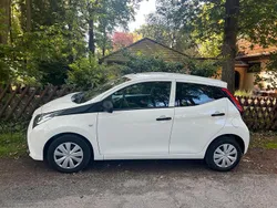 Weiß Gebraucht 2019 Toyota Aygo Kleinwagen | 9.200 € (Fairer Preis)