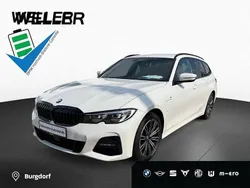 Weiß Gebraucht 2021 BMW 320e Performance Kombi | 28.790 € (Fairer Preis)
