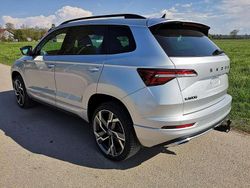 Reflexsilber metallic Neu 2025 Skoda Karoq SportLine SUV | 40.940 € (Fairer Preis)