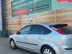 Grau Gebraucht 2007 Ford Focus Limousine | 5.400 € (Teuer)