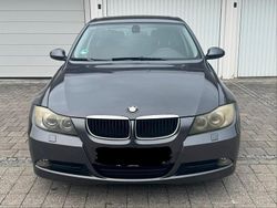Grau Gebraucht 2005 BMW 320 Limousine | 1.590 € (Superpreis)