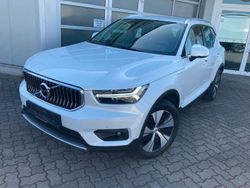 Crystal white / metallic Gebraucht 2021 Volvo XC40 SUV | 28.900 € (Guter Preis)