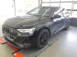 Mythosschwarz metallic Gebraucht 2022 Audi e-tron Sportback Black Edition SUV | 45.220 € (Fairer Preis)