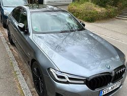 Grau Gebraucht 2022 BMW 545e Sport Line Limousine | 52.500 € (Teuer)