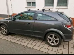 Grau Gebraucht 2009 Opel Astra GTC Coupé | 1.800 €